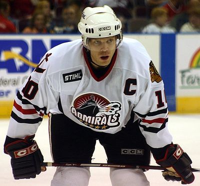 Craig MacDonald (ice hockey, born 1977)