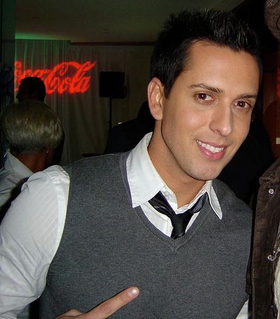 David Hernandez (singer)