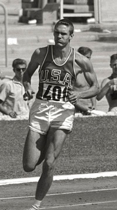 Earl Young (athlete)