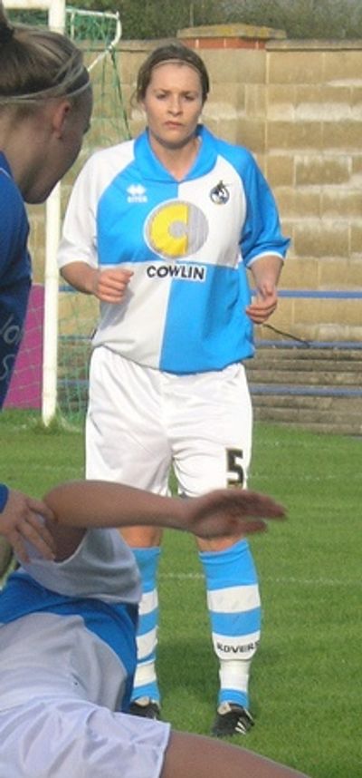 Emma Jones (footballer, born 1982)