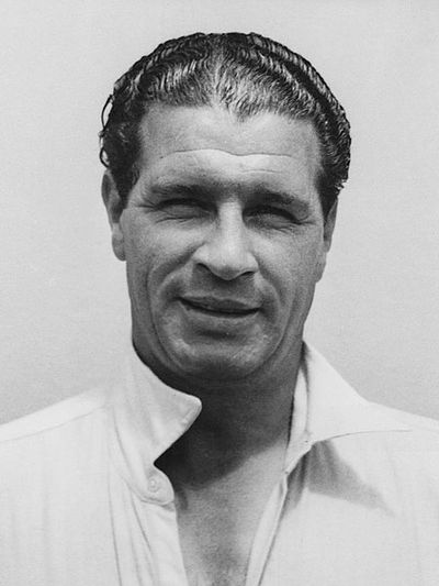 Ernie Toshack with the Australian cricket team in England in 1948