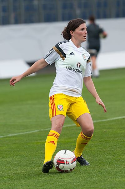 Helen Ward (footballer)