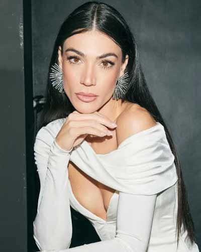 Ivi Adamou