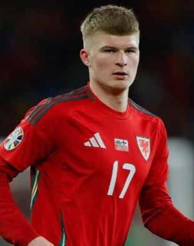 Jordan James (footballer, born 2004)