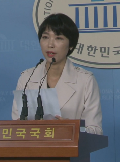 Kim Jung-hwa (politician)