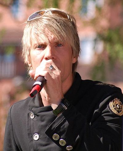 Magnus Bäcklund (singer)