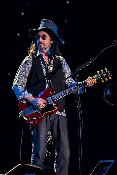 Mike Campbell (musician)