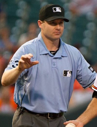 Mike Estabrook (umpire)