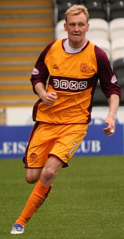 Stephen Hughes (footballer, born 1976)