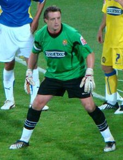 Tony Roberts (footballer)