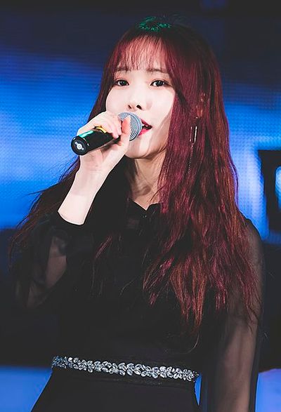 Yuju (singer)