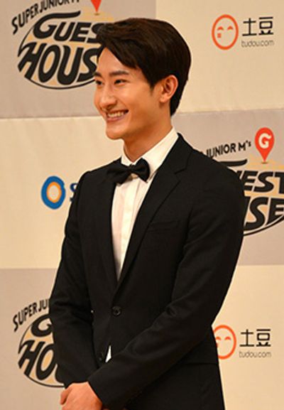 Zhou Mi (singer)